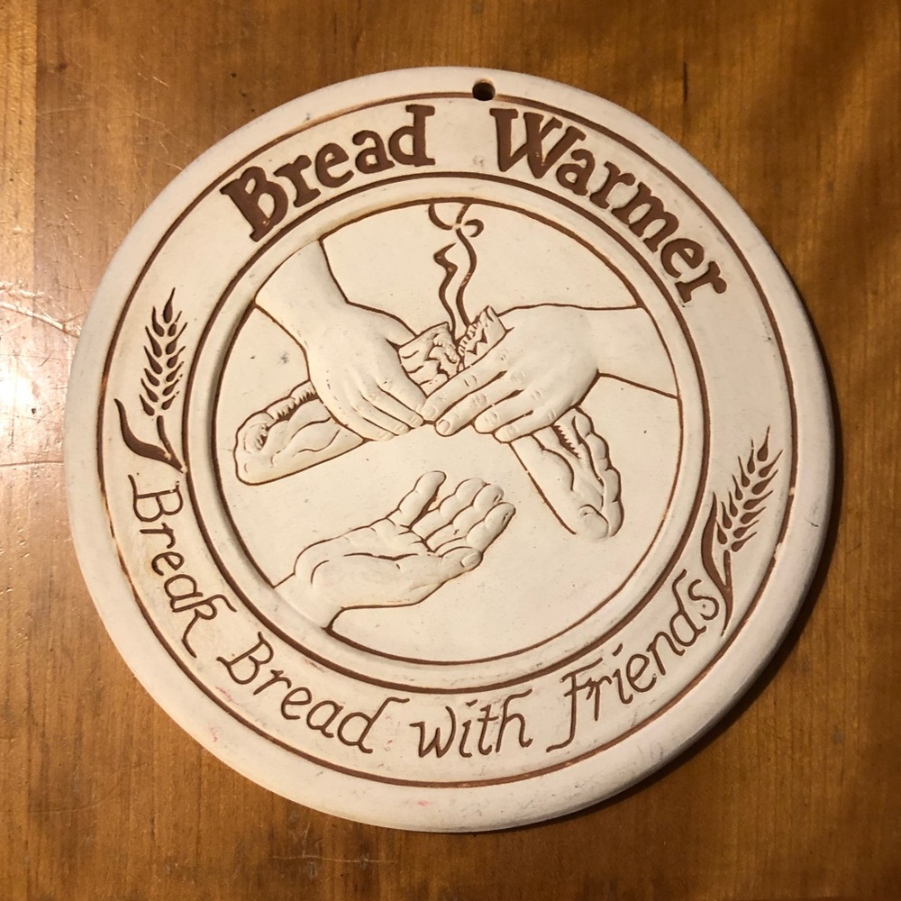 “Break Bread With Friends” Stone Bread Warmer Wall Hanging Vintage Lyn Ulick1989